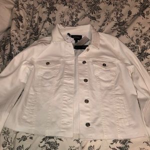 BUFFALO white cropped jean jacket!